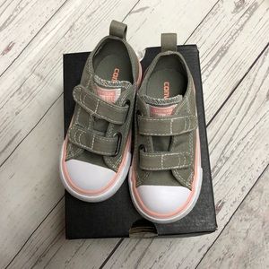 Converse girls olive/peach size 7 velcro shoes EUC